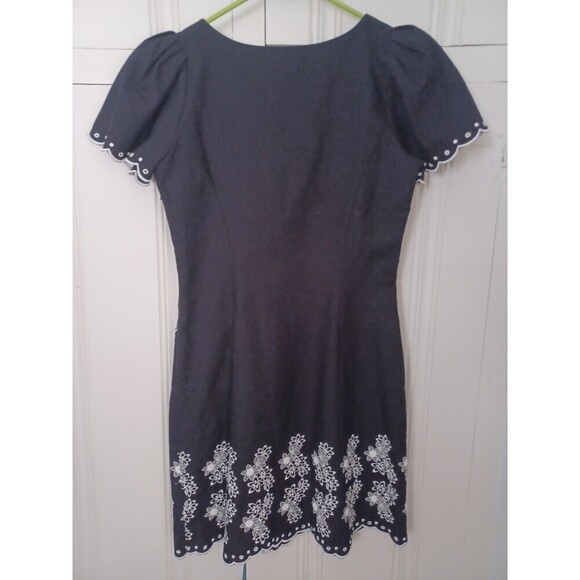 Betsey Johnson embroidered mini dress 4 black white flowers fitted preppy party - Picture 6 of 7